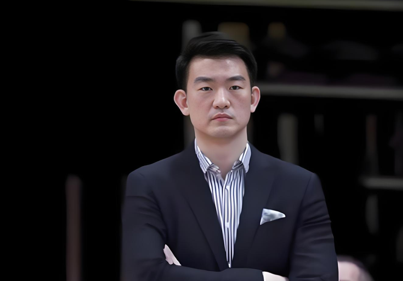 广厦队赢上海8分！球迷：王博弃用1人，太英明了